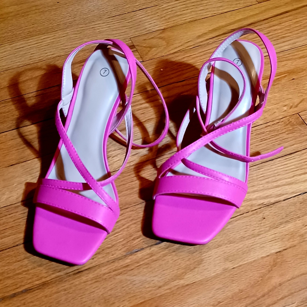 Elegant Pink Strappy 3 In Heels Saaure Toe, Rubber Outer Sole Women's 7 - Picture 2 of 7